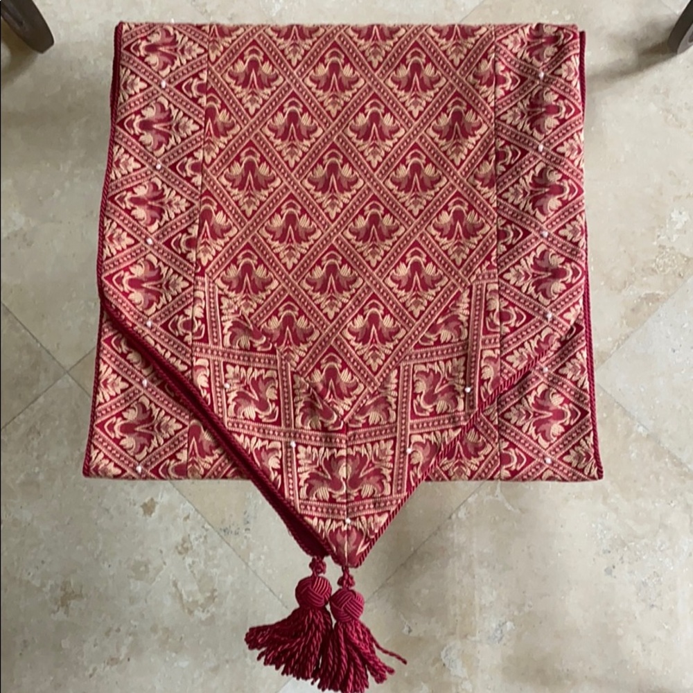 Vintage table runner & topper set